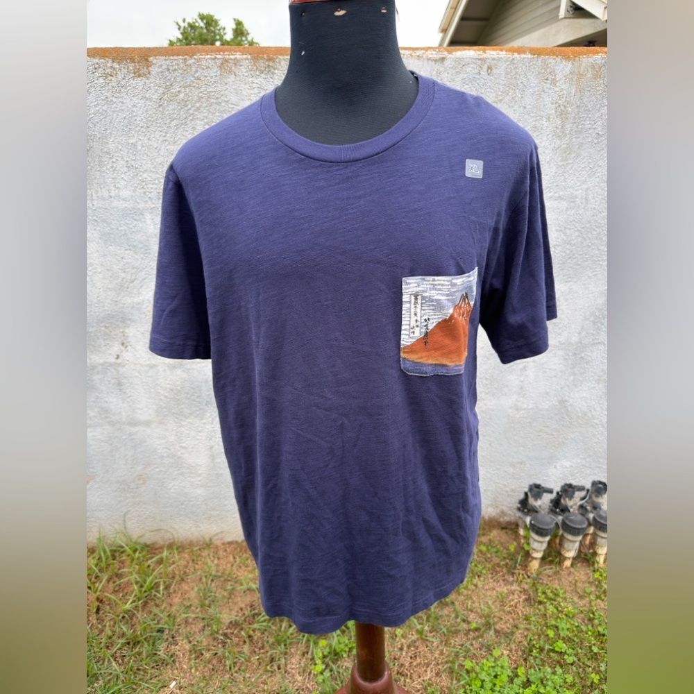 New Uniqlo UT Hokusai Blue Mount Fuji Pocket T-Shirt Men’s XL Navy Japan Art